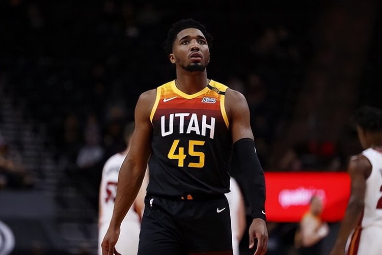 球迷措手不 球迷措手不